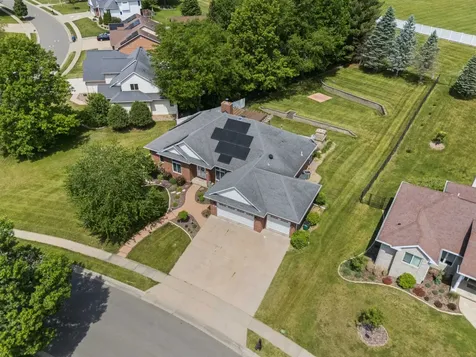 1685 Geraldine Dubuque IA 52003