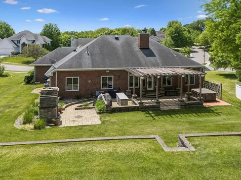 1685 Geraldine Dubuque IA 52003
