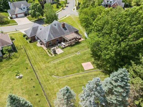 1685 Geraldine Dubuque IA 52003