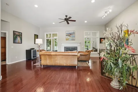 1685 Geraldine Dubuque IA 52003