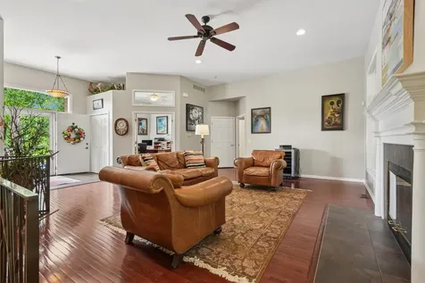 1685 Geraldine Dubuque IA 52003