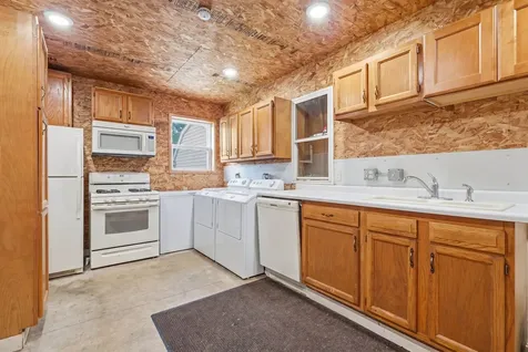 301 3rd Delaware IA 52036-0000