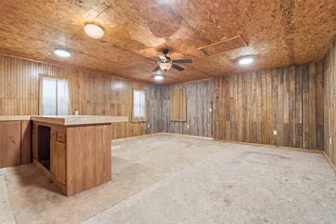 301 3rd Delaware IA 52036-0000