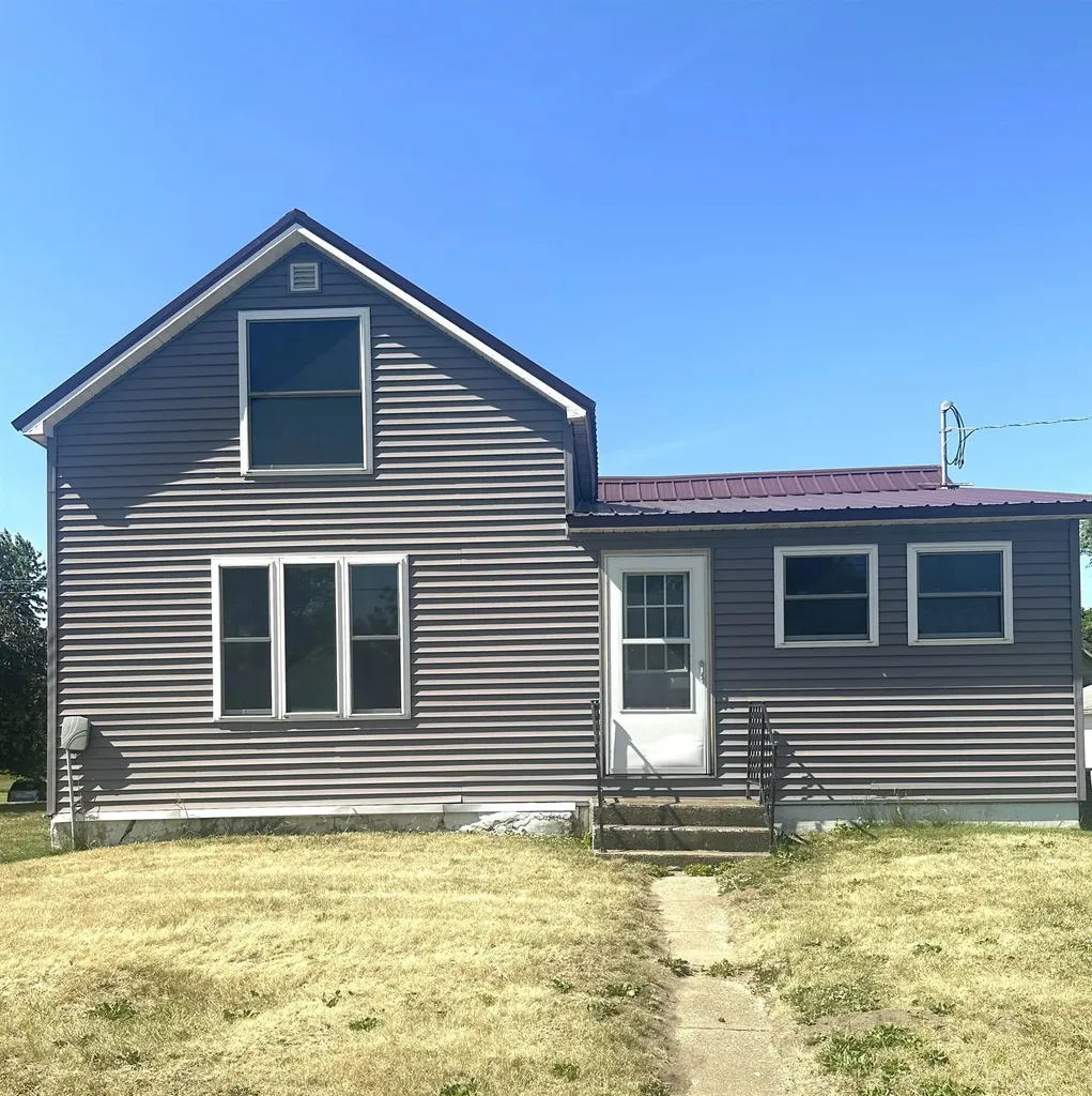 409 Church Oxford Junction IA 52323