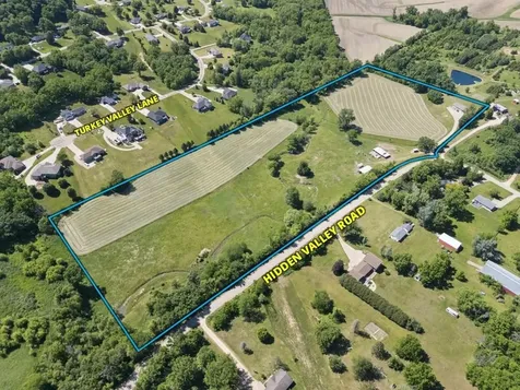 8311 Hidden Valley Dubuque IA 52003