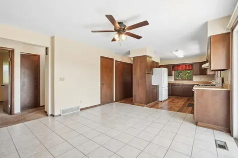 8311 Hidden Valley Dubuque IA 52003