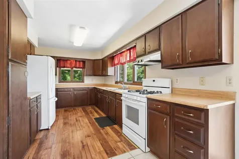 8311 Hidden Valley Dubuque IA 52003