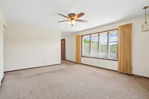 8311 Hidden Valley Dubuque IA 52003