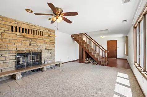 8311 Hidden Valley Dubuque IA 52003
