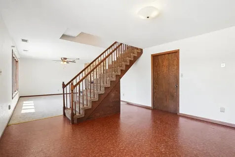 8311 Hidden Valley Dubuque IA 52003