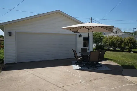 202 N 6th Bellevue IA 52031
