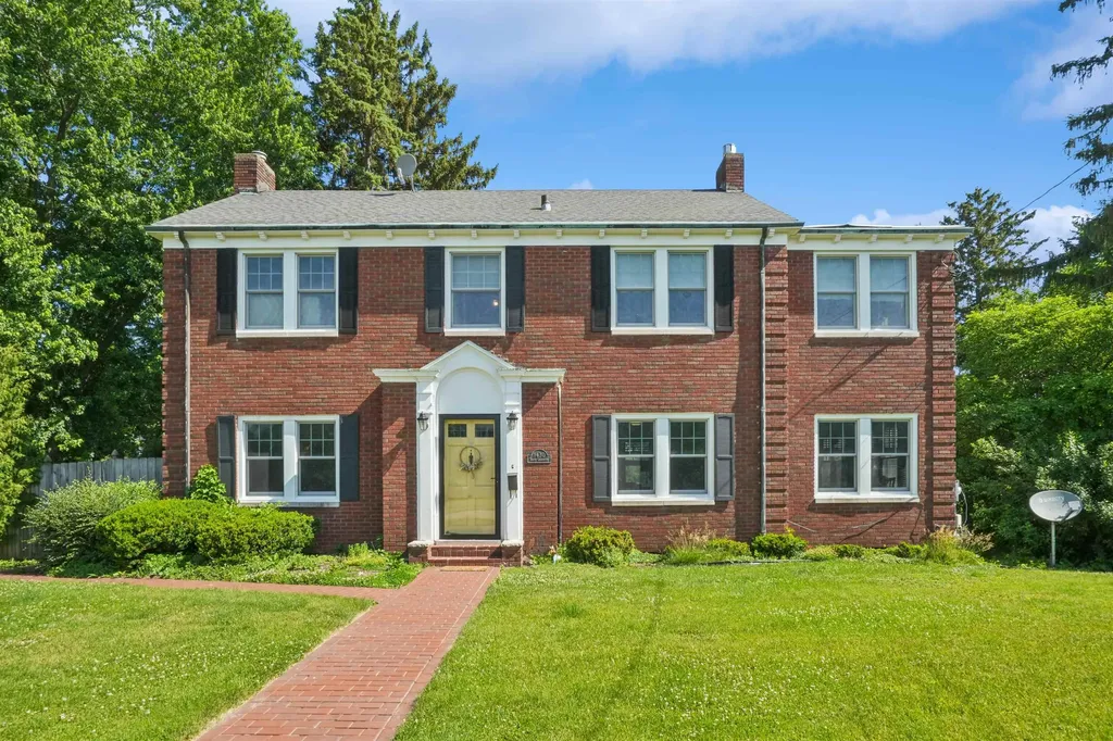 1430 S Grandview Dubuque IA 52003