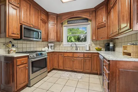 1430 S Grandview Dubuque IA 52003