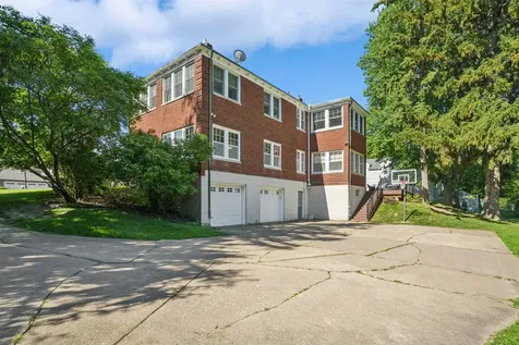 1430 S Grandview Dubuque IA 52003