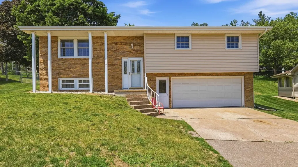 2761 Balboa Dubuque IA 52001