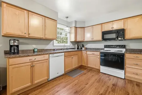 2761 Balboa Dubuque IA 52001