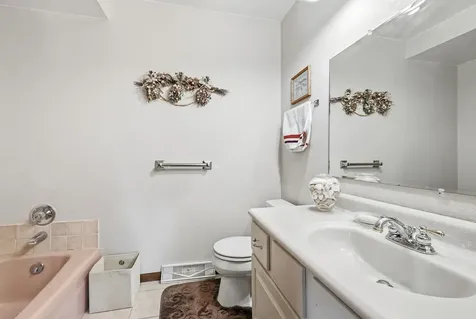 2761 Balboa Dubuque IA 52001
