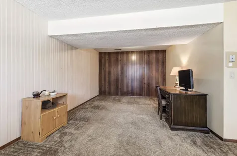 2761 Balboa Dubuque IA 52001