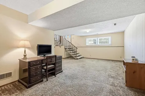 2761 Balboa Dubuque IA 52001