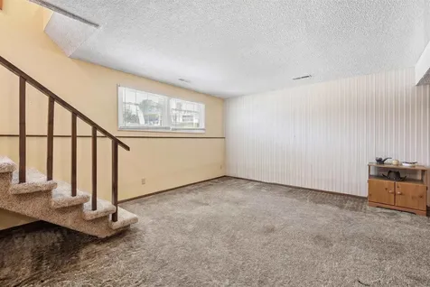 2761 Balboa Dubuque IA 52001