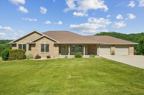 8284 Turkey Valley Dubuque IA 52003
