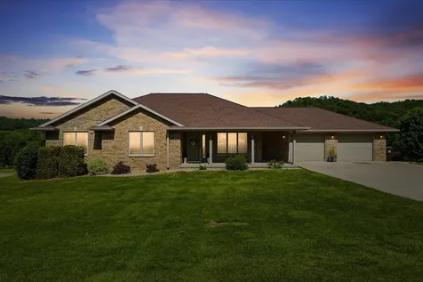 8284 Turkey Valley Dubuque IA 52003