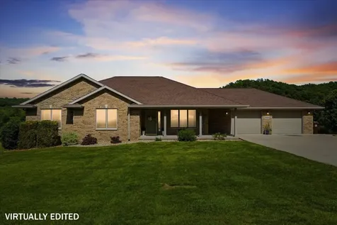 8284 Turkey Valley Dubuque IA 52003