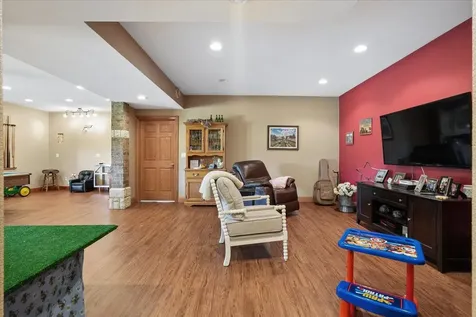 8284 Turkey Valley Dubuque IA 52003