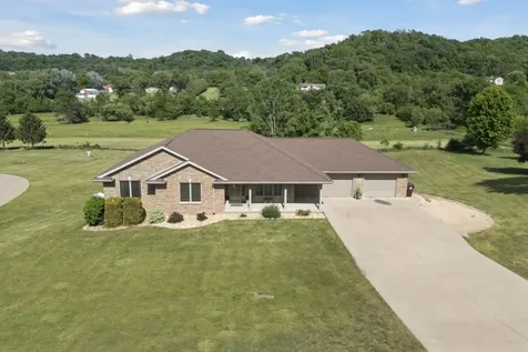 8284 Turkey Valley Dubuque IA 52003