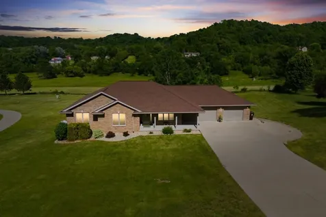 8284 Turkey Valley Dubuque IA 52003