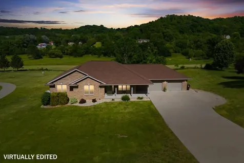 8284 Turkey Valley Dubuque IA 52003