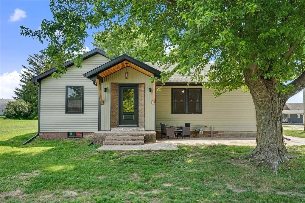 406 N William Earlville IA 52041