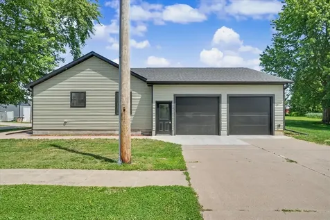 406 N William Earlville IA 52041