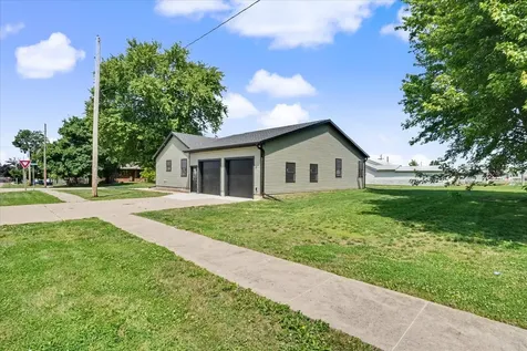 406 N William Earlville IA 52041