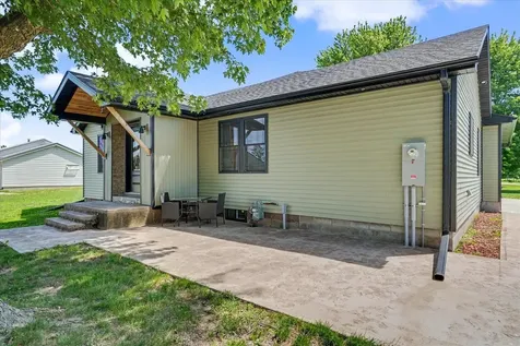 406 N William Earlville IA 52041
