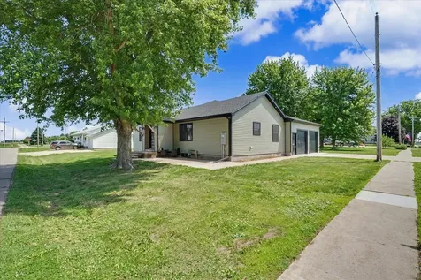 406 N William Earlville IA 52041