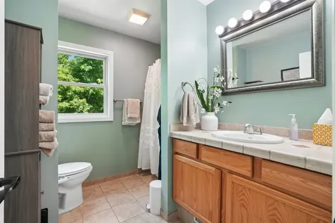 1285 Rockdale Dubuque IA 52003