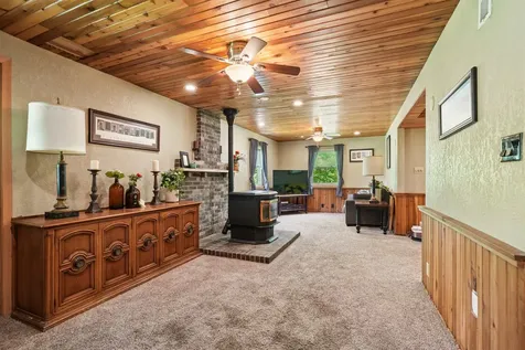 1285 Rockdale Dubuque IA 52003
