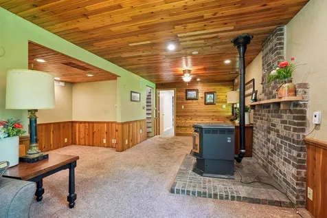 1285 Rockdale Dubuque IA 52003