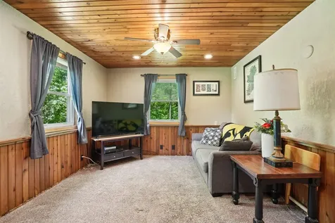 1285 Rockdale Dubuque IA 52003