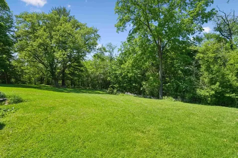 1285 Rockdale Dubuque IA 52003