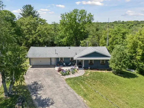 1285 Rockdale Dubuque IA 52003