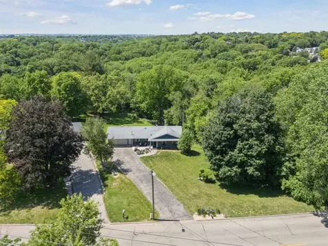 1285 Rockdale Dubuque IA 52003