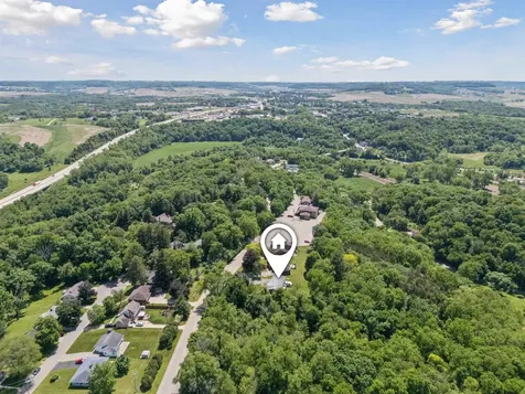 1285 Rockdale Dubuque IA 52003