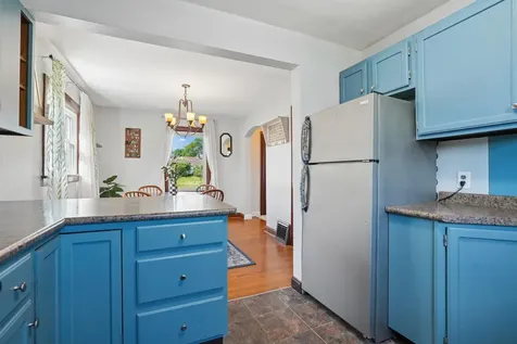 1940 Asbury Dubuque IA 52001