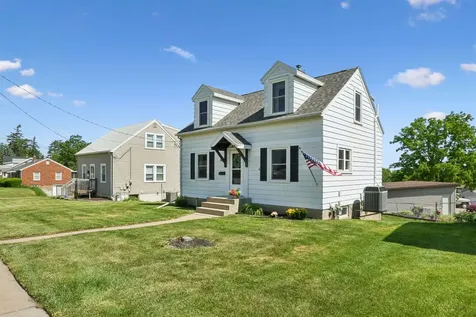 1940 Asbury Dubuque IA 52001