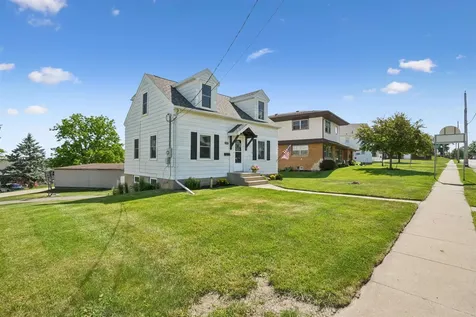 1940 Asbury Dubuque IA 52001