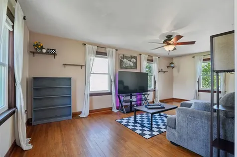 1940 Asbury Dubuque IA 52001