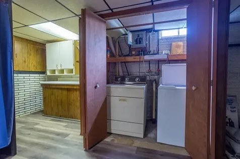 1985 Lagen Dubuque IA 52001