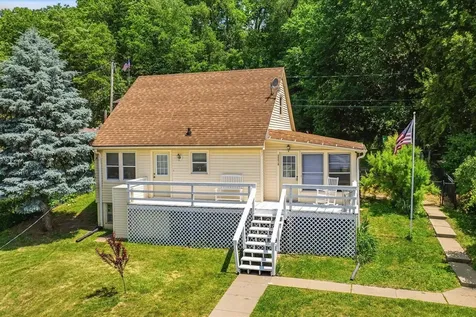 2570 Elm Dubuque IA 52001